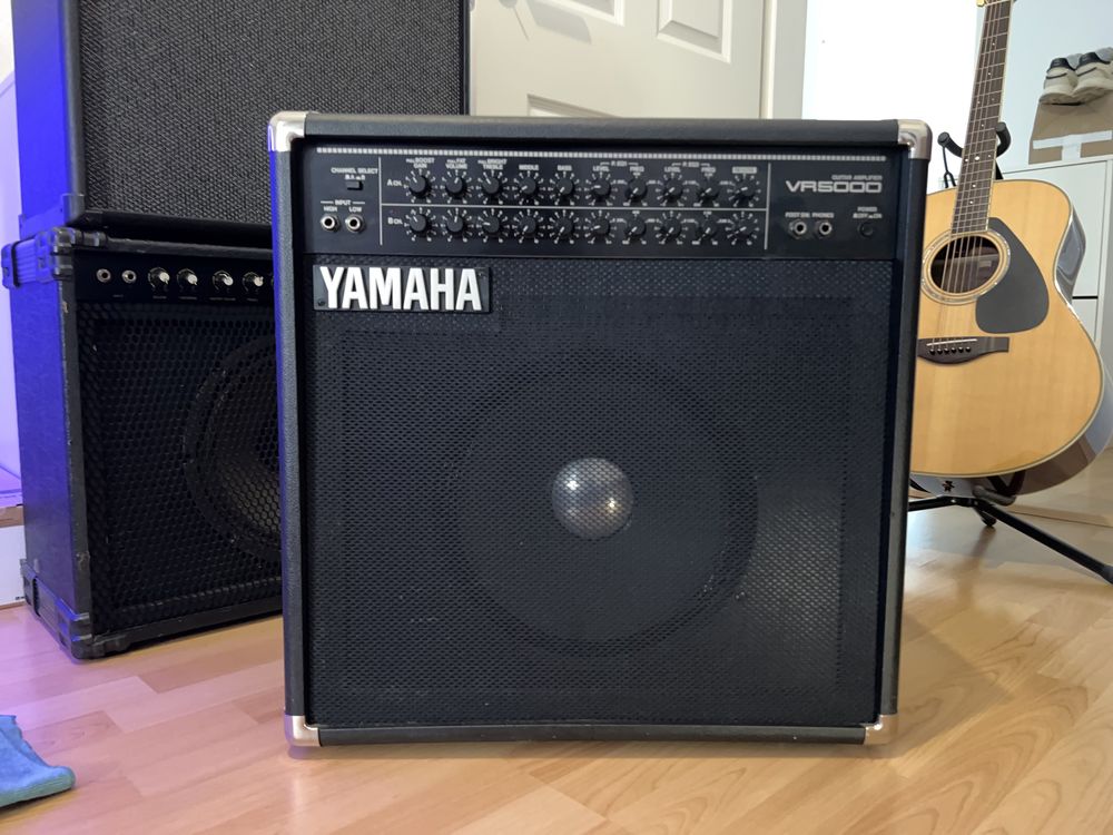 Продам гітарний комбопідсилювач Yamaha VR5000