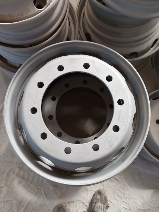 Пісочка та покриття днища автомобіля цинковим грунтом.