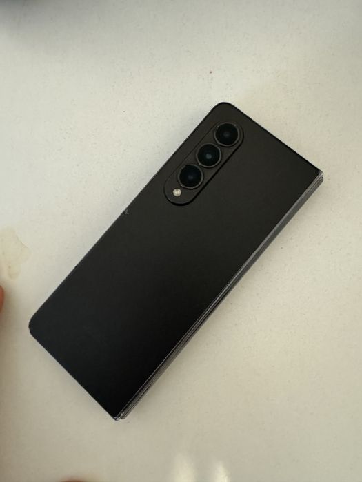 Samsung Z Fold 4 lekko uszkodzony