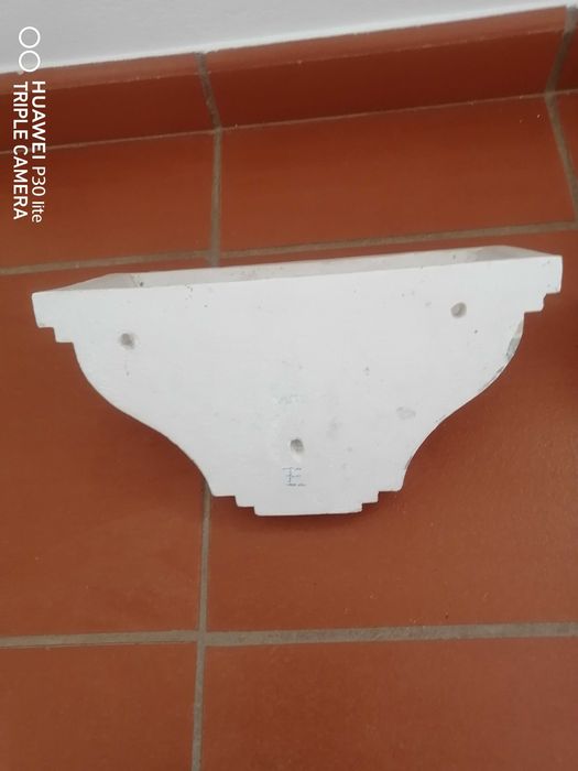 Apliques de gesso branco, usados, em otimo estado