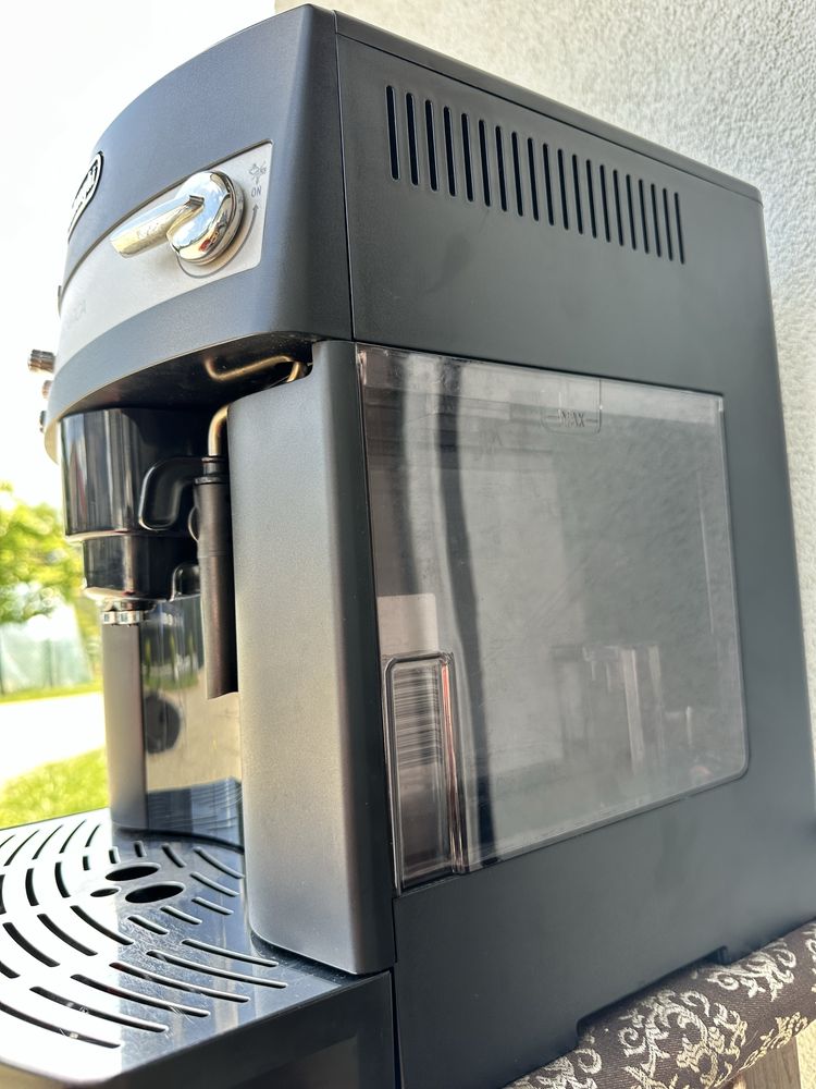 Продам кавомашину/ кавоварку DeLonghi Magnifica
