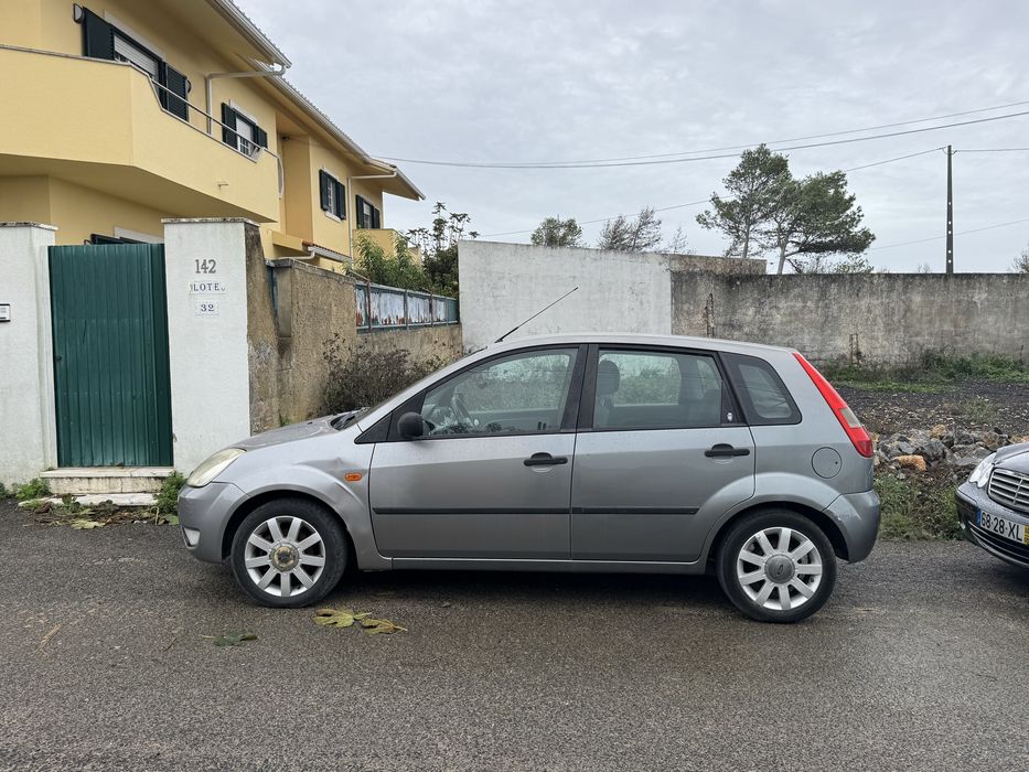 Ford Fiesta Guia 1.4 Zetec-s 2002- avariado
