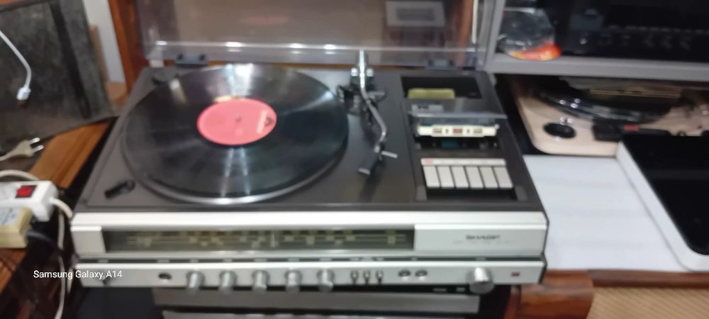 Rádio cassetes gira discos SHARP