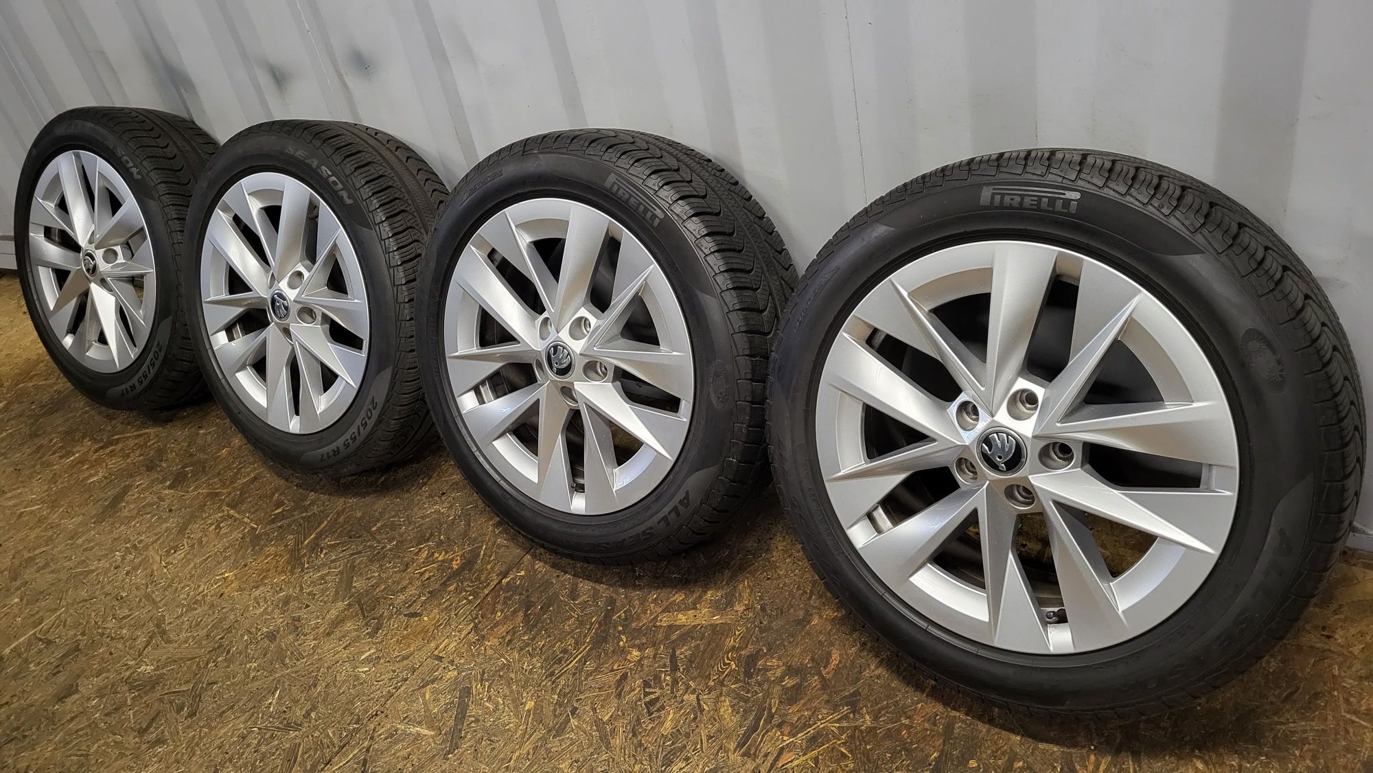 Alufelgi Skoda 17 5x112 z oponami 205/55 R17 Octavia 4 3 Superb