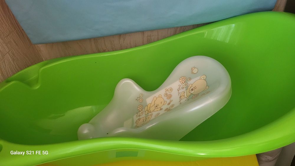 Ванночка з гіркою для купання