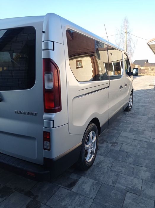 Рено трафік оригінальний пасажирський бус