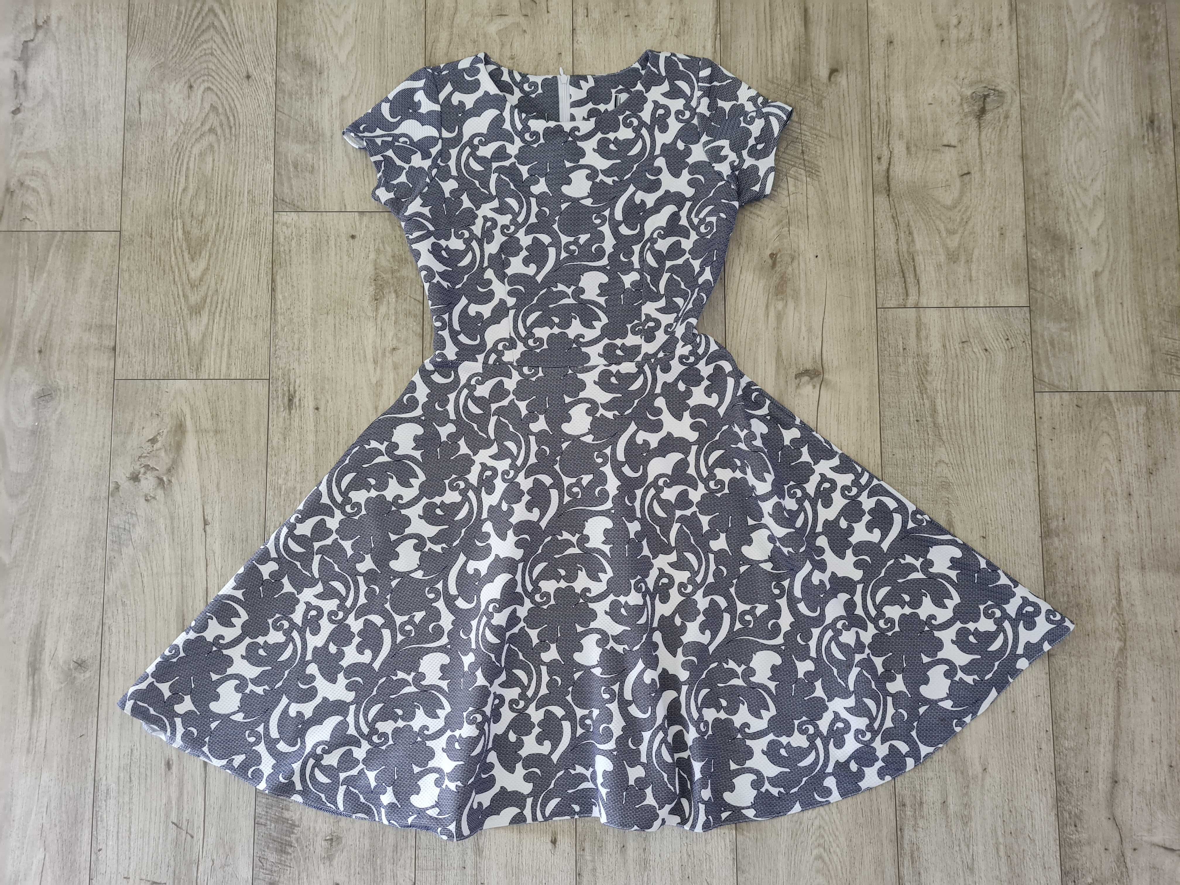 Sukienka letnia rozkloszowana elegancka Livia Clue rozm . M/38