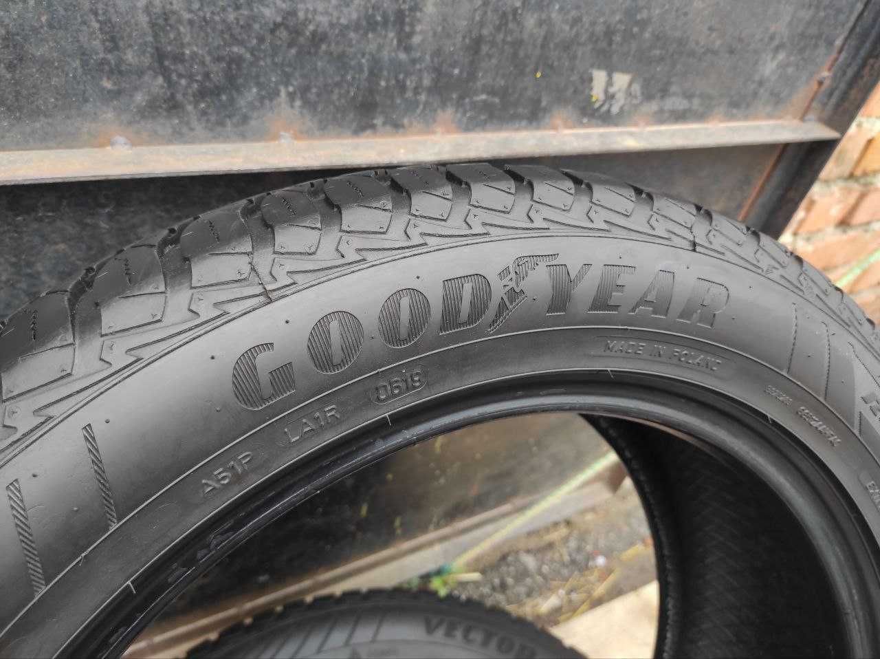 GoodYear Vector 4 seasons Gen-2 235/50r18 2шт, 19год, 7,5мм, M+S