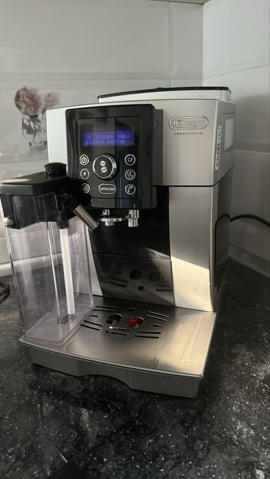 Кавова машина delonghi