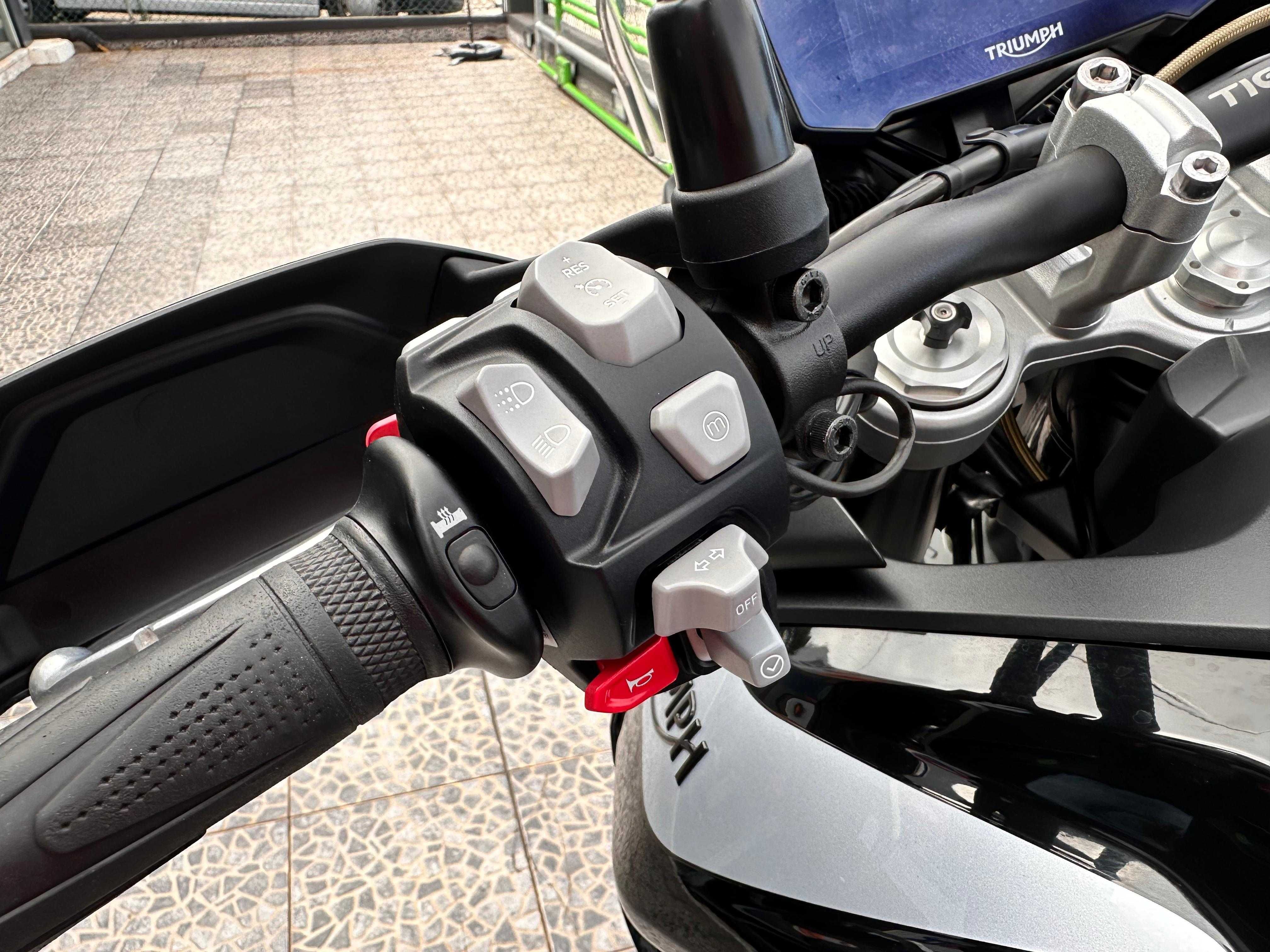Triumph tiger 900