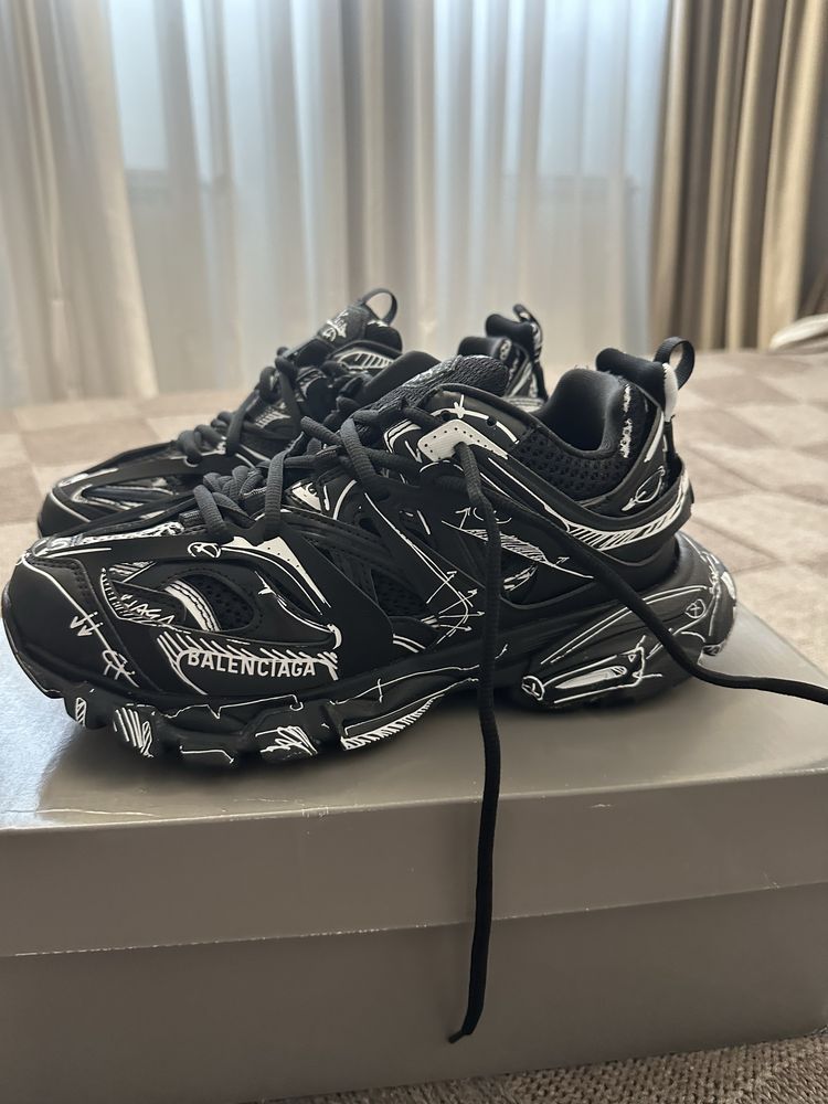 Balenciaga track 1