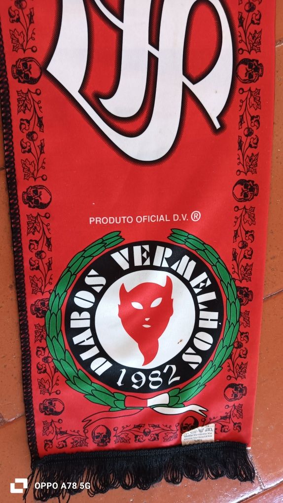 Cachecol dos diabos vermelhos 1982