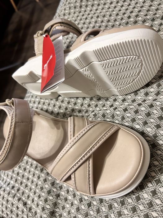 Босоножки новые.