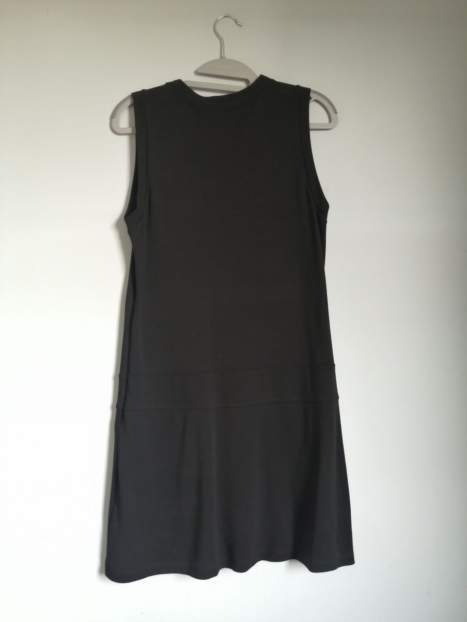 Sukienka Mała czarna z ozdobnym dekoldem S / M