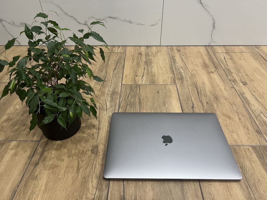 MacBook Pro A1707 16/512Gb в чудовому стані)