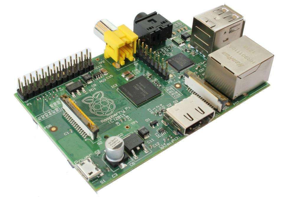 Raspberry Pi B (made UK) Novo c/ Oferta dos Portes e Caixa Pink