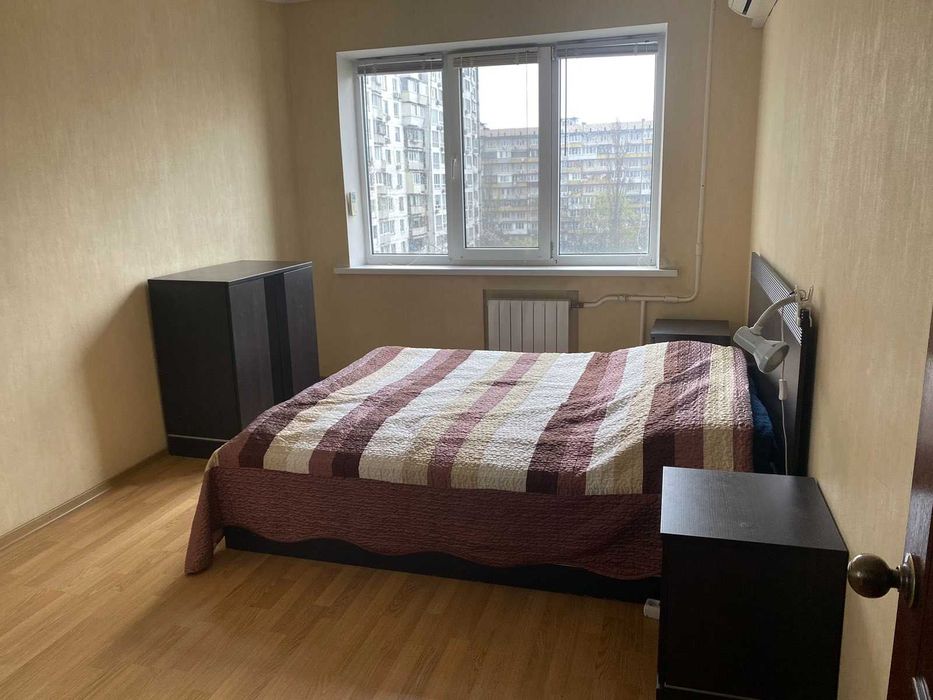 Продаж 3 кімнатної квартири біля метро Оболонь