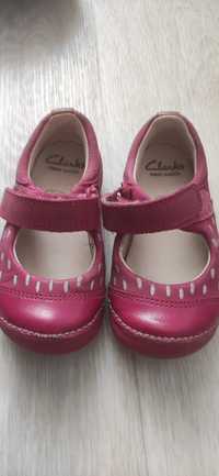 Босоножки фирмы Clarks