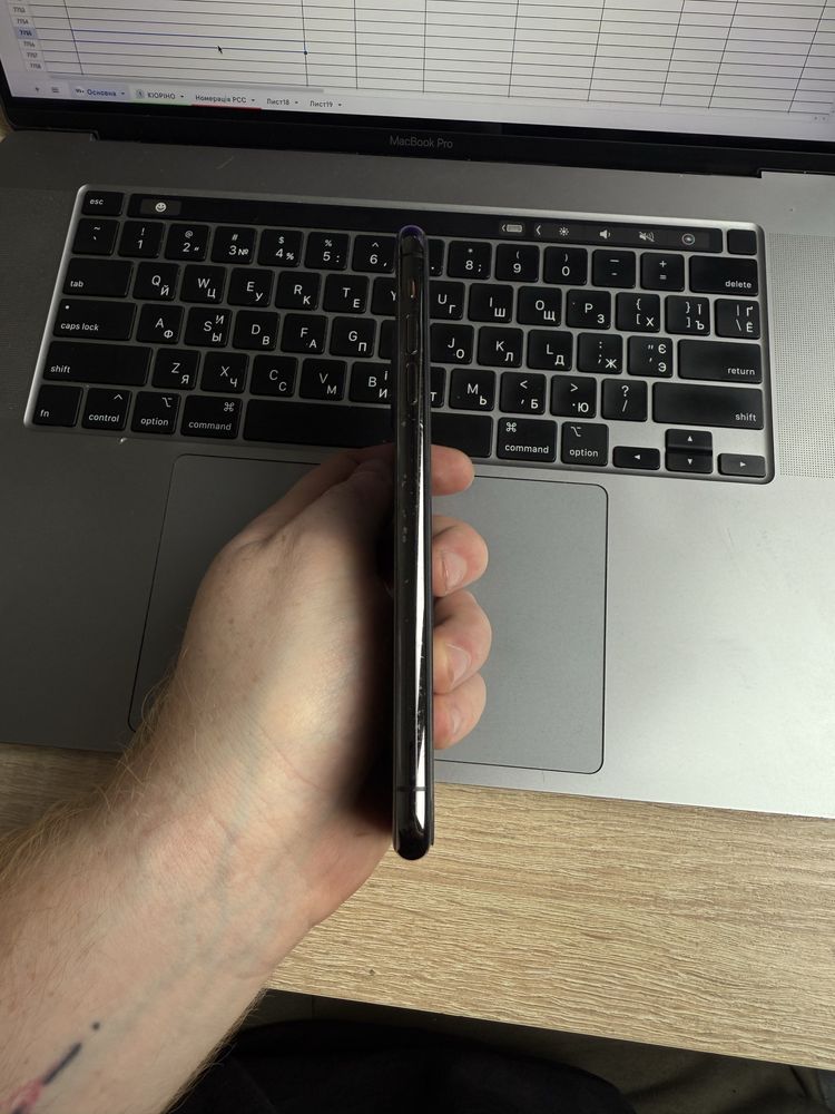 Iphone 11 pro max акб100% у відміному стані