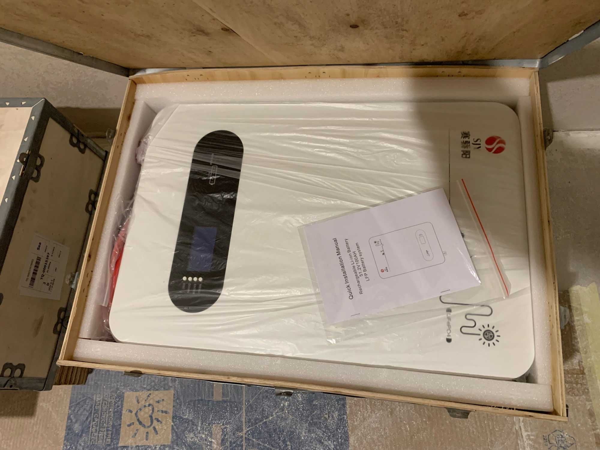 Bateria słoneczna Lifepo4
- Uchwyt ścienny 51,2 V 100 Ah