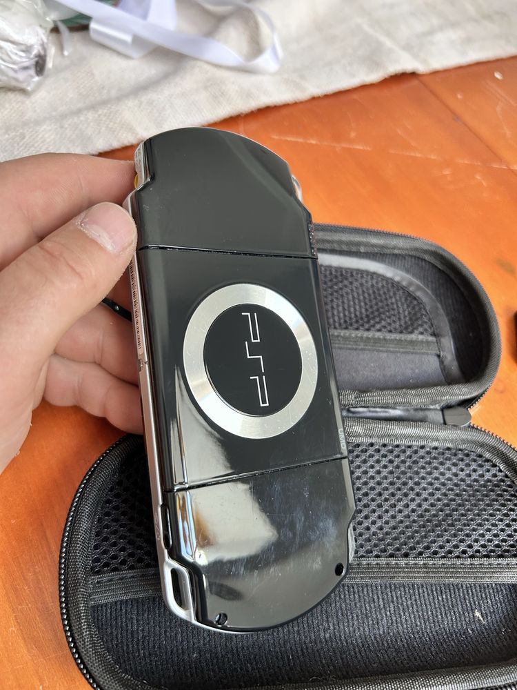 PSP w dobry stanie ( dwie baterie )