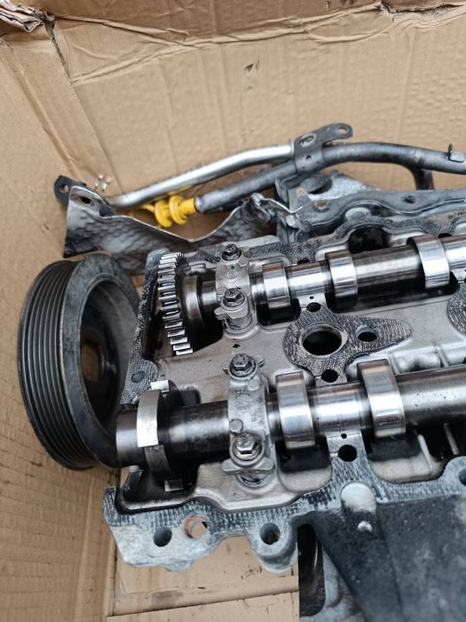 Блока нету ..Запчасти от мотора р9м 1.6л Рено трафік