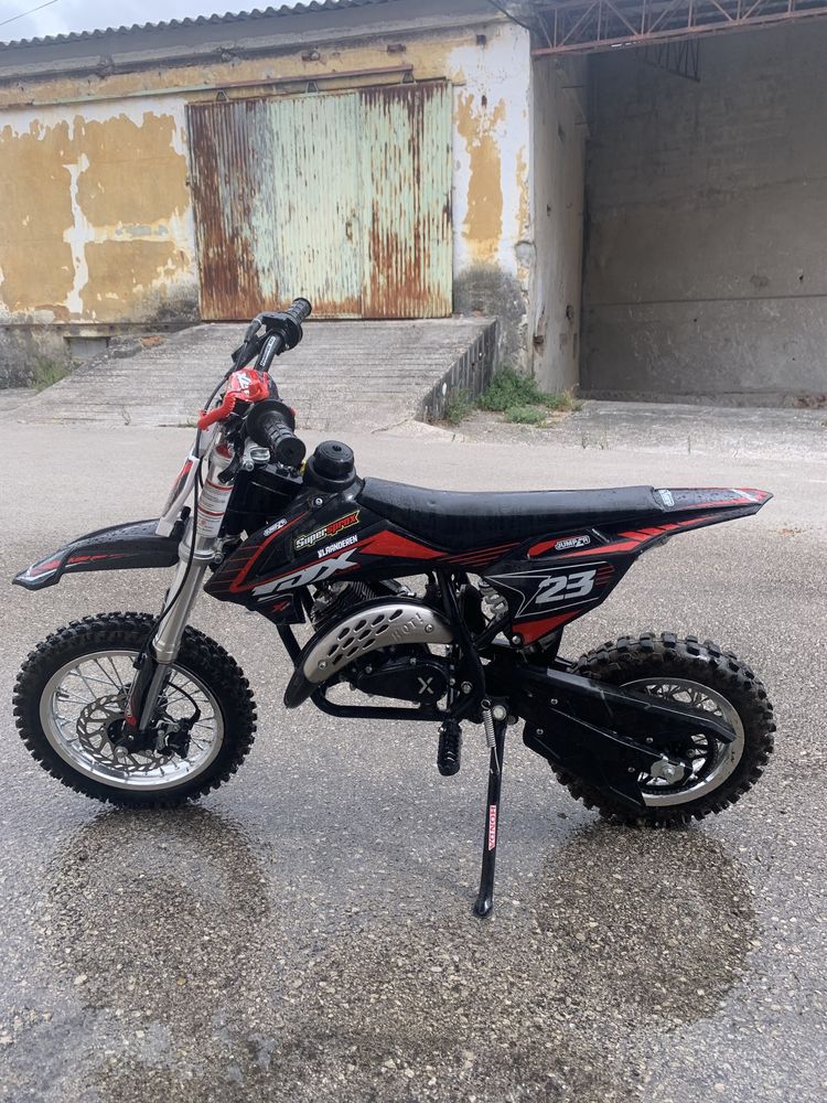 Vendo mota para criança a 2T nova