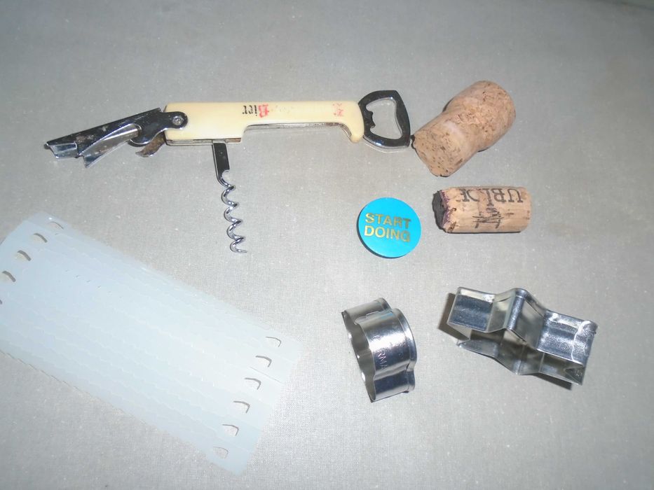 otwieracz kapslowy z korkociągiem magnes korki i inne