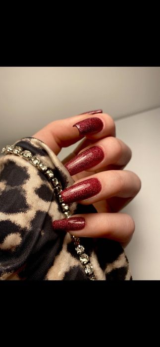 • Manicure hybrydowy • Przedłużenie paznokcii • Henna brwi I rzęsy •