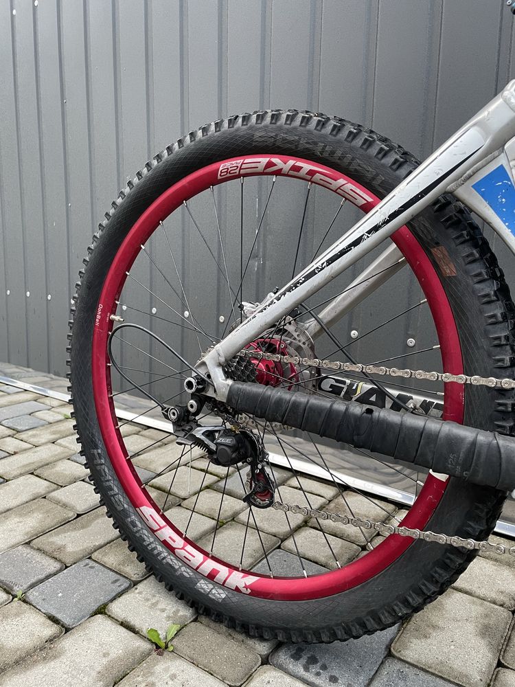 Giant Glory. spank. ROCK SHOX. TRP