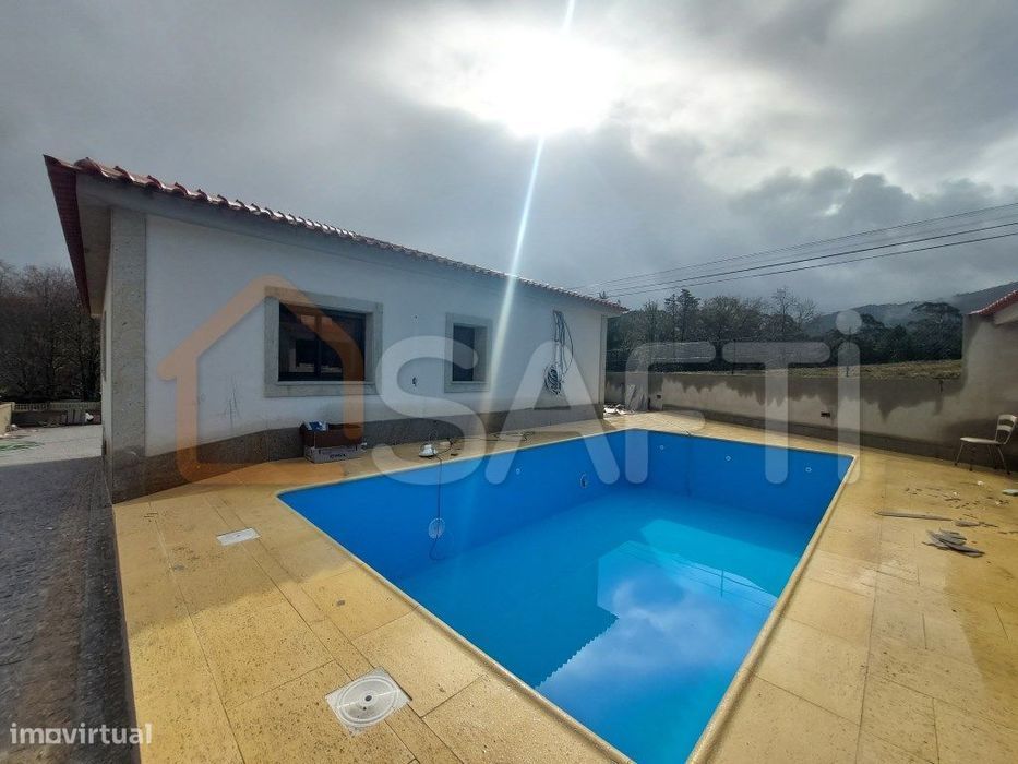 Moradia T4 com piscina