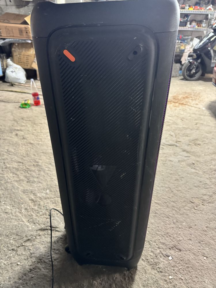 Продаю свою колонку JBL PartyBox 1000