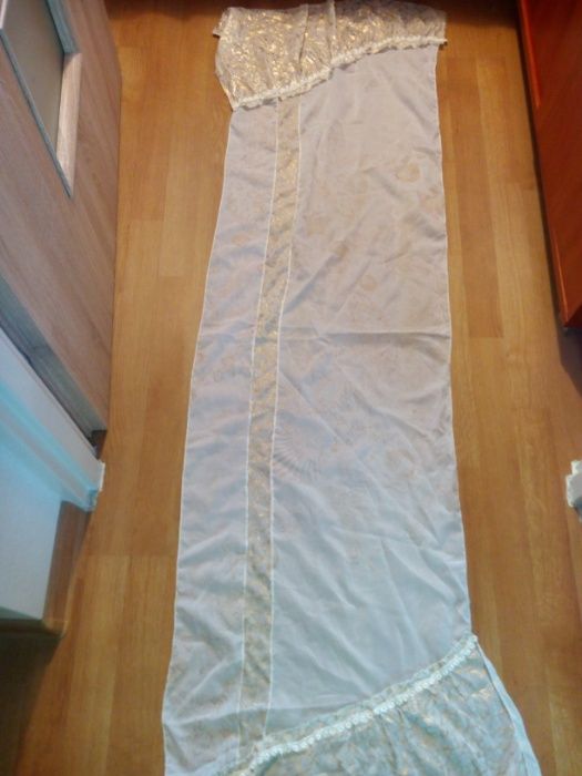 apaszka szal biały długi ze złotym wzorem długość 168 cm szerokość 48