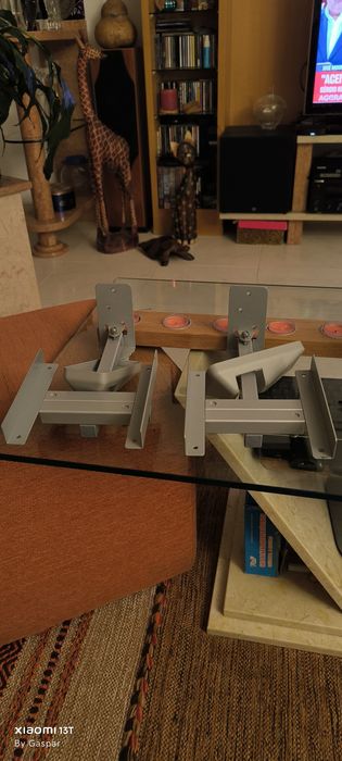 Suportes para colunas ou outros equipamentos