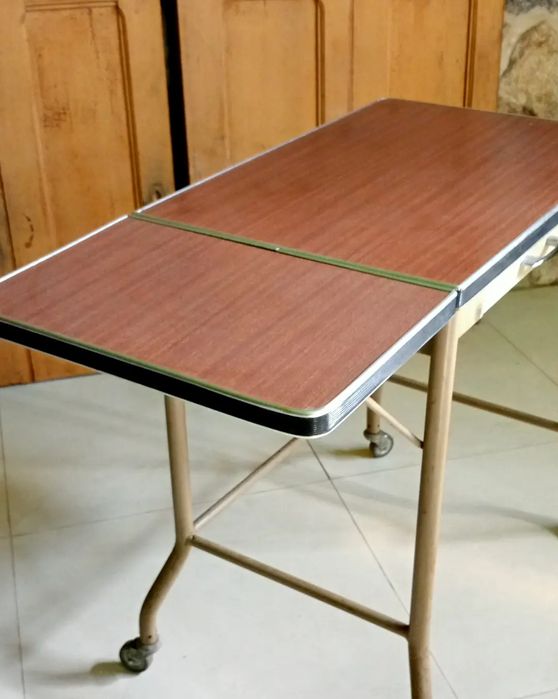 Secretária industrialilitar vintage antiga em metal