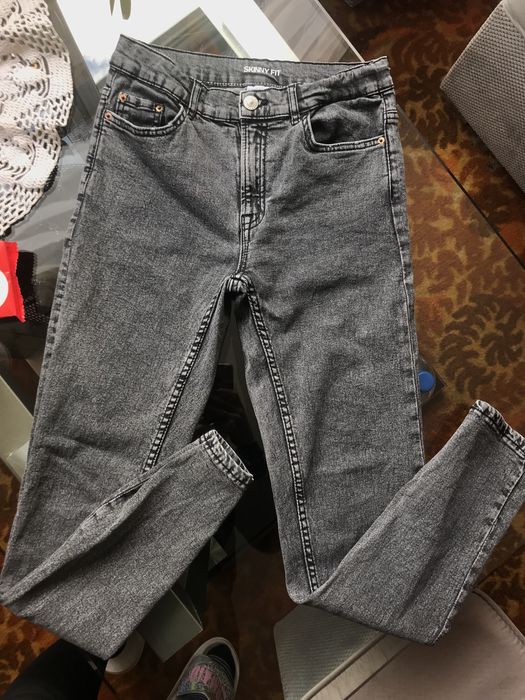 Szare jeansy ZARA