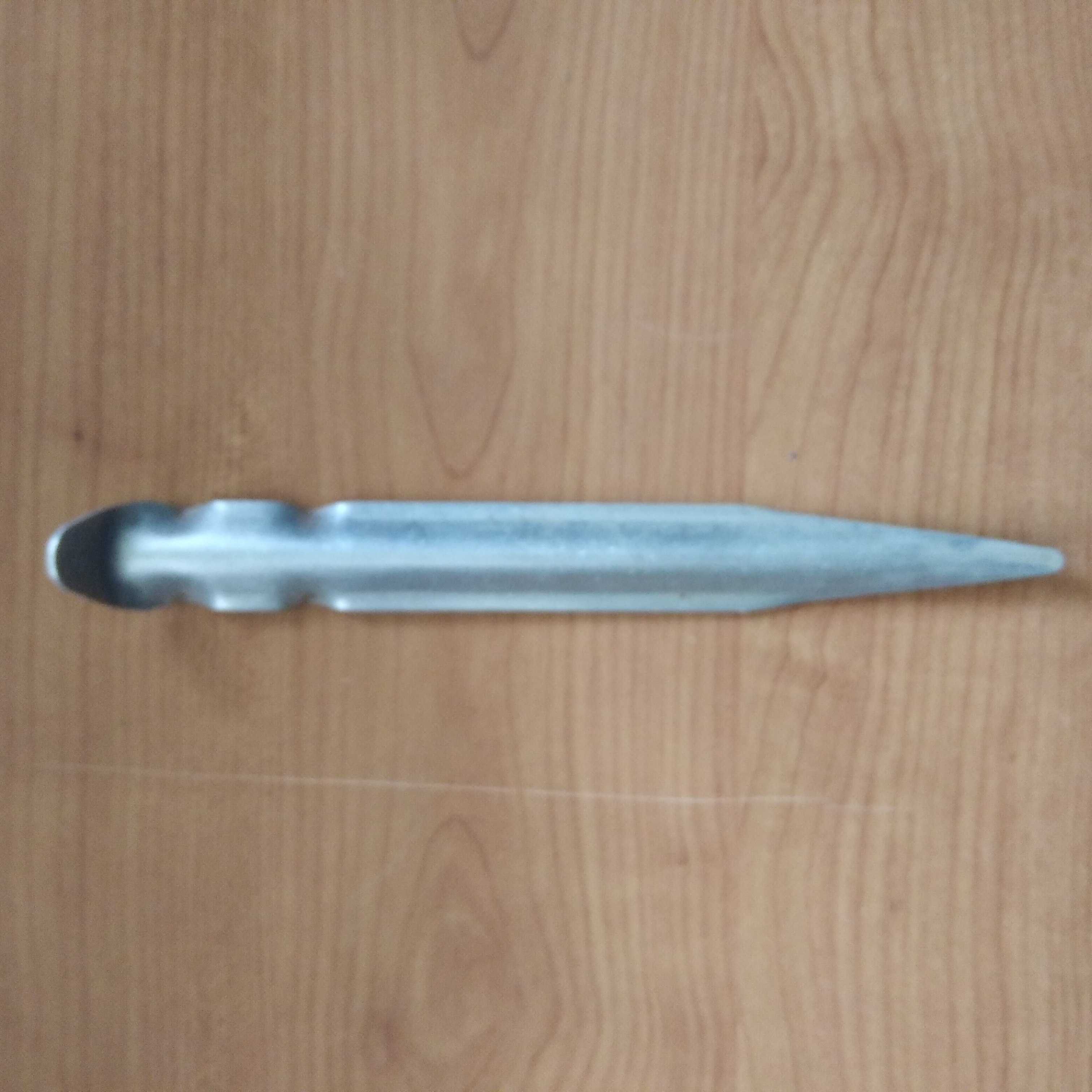 Zestaw 44 aluminiowych śledzi namiotowych