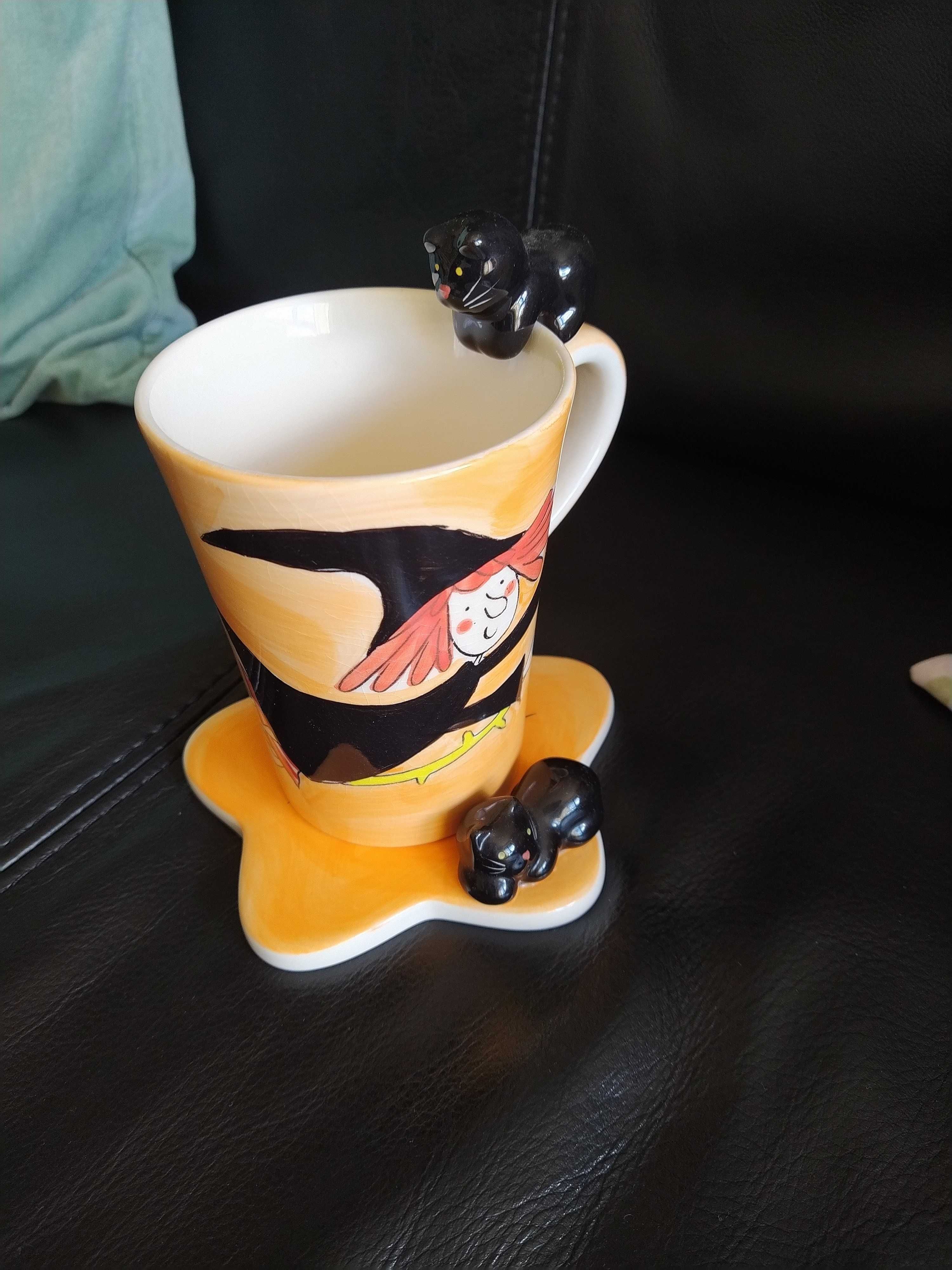 Gato Preto - chavena com base, pintados à mão. Nova. Motivo bruxinha