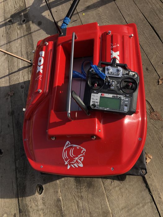 Łódka zanętowa+gps i sonda tf500