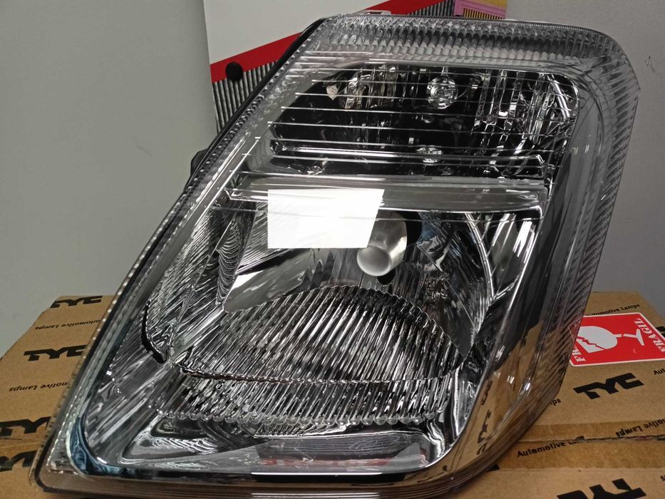 Citroen C2  03-12 Lampa/Reflektor Przedni Lewy /H4