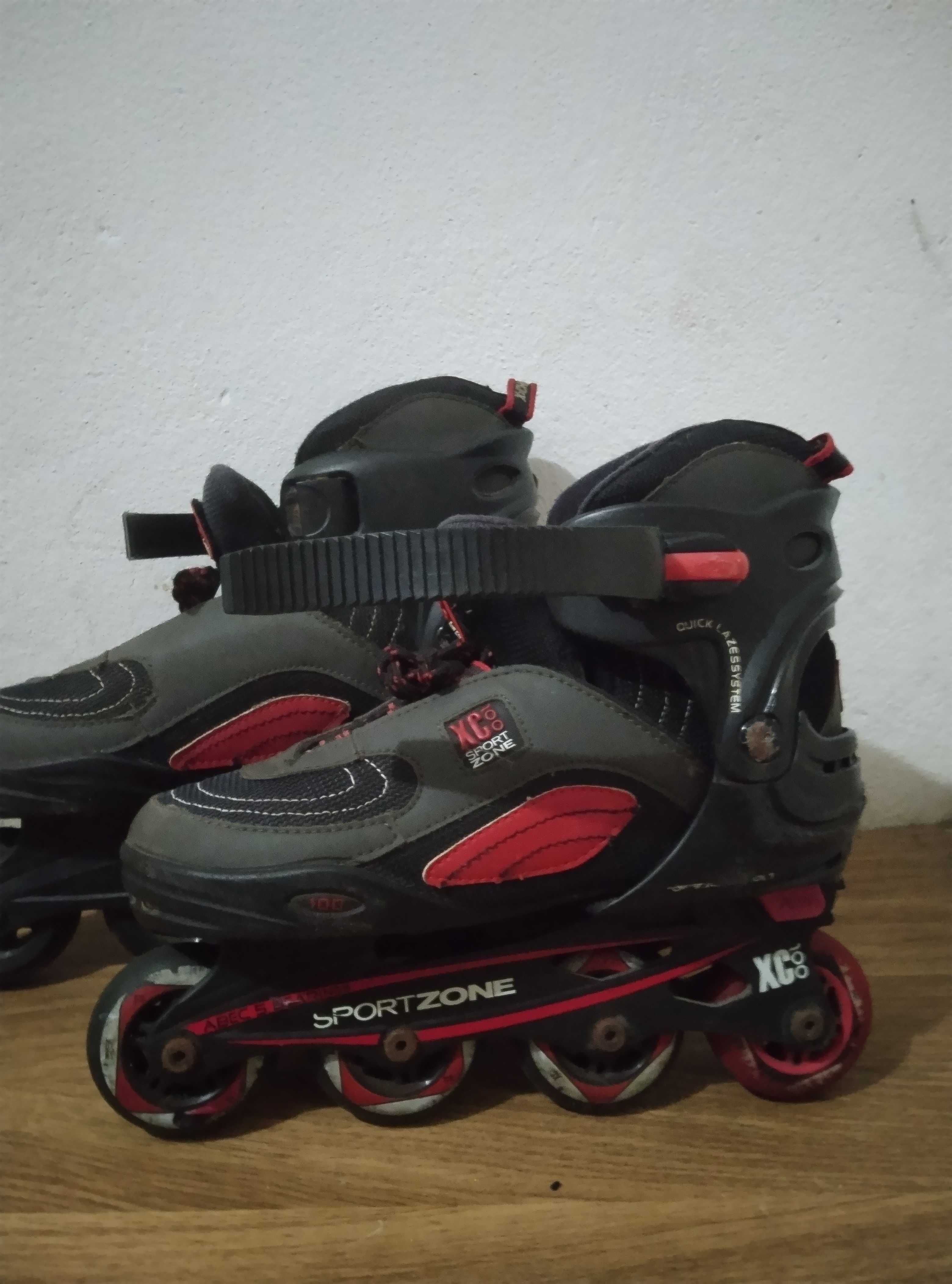 Patins pretos de uma fileira de 4 rodas já utilizados de n°39 a 42