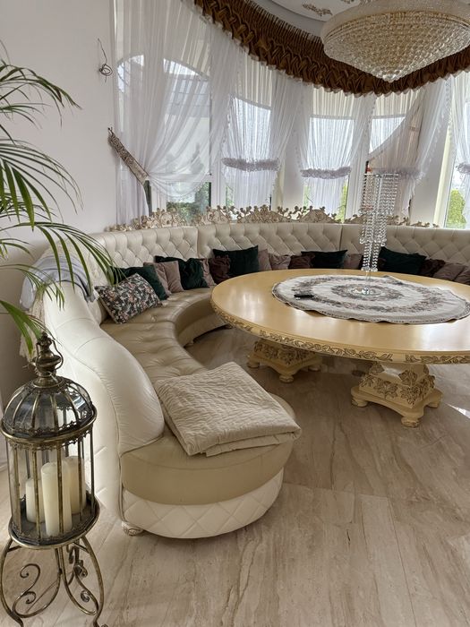 Komplet kanapa skorzana i stol drewniany rzebiony