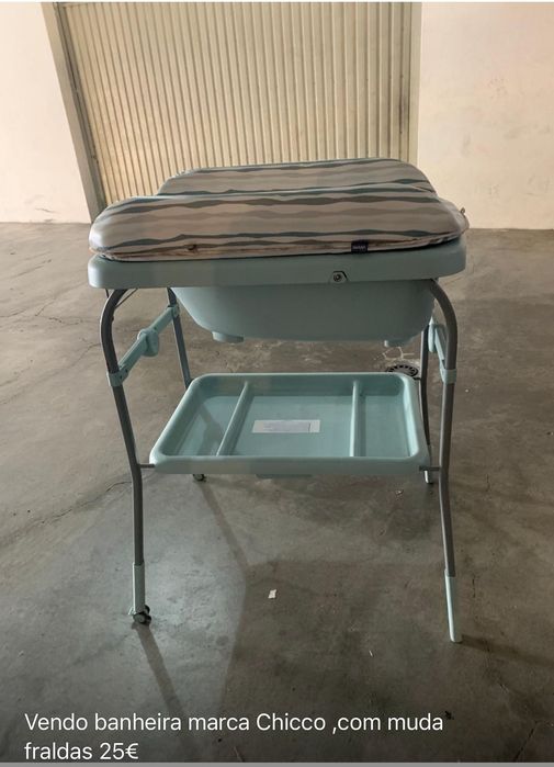 Banheira com muda fraldas da marca chicco 25€