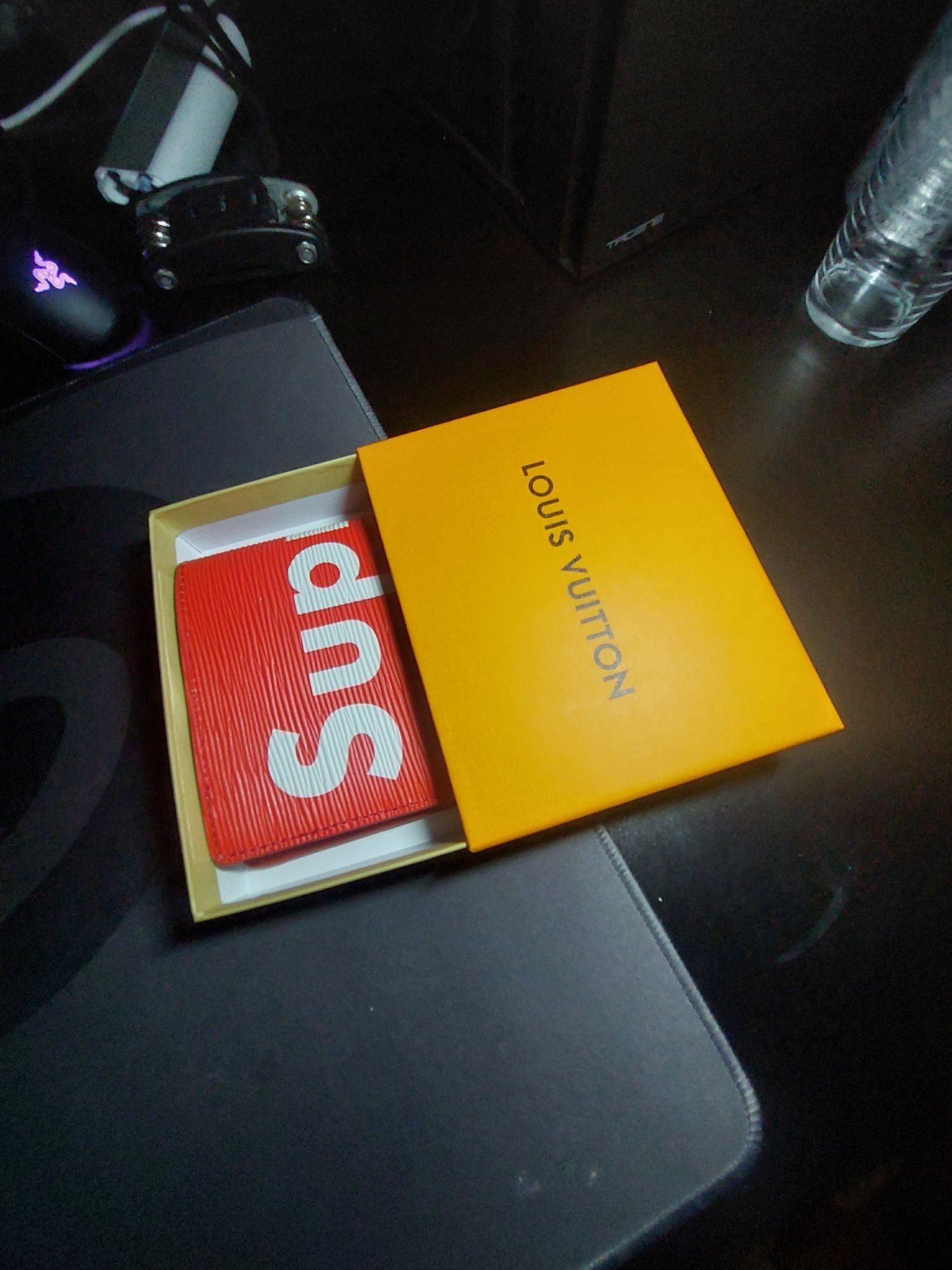 Carteira louis vuitton com supreme