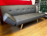 Mała zgrabna rozkładana sofa 84x180x93/106 Idealna do małych pokoi