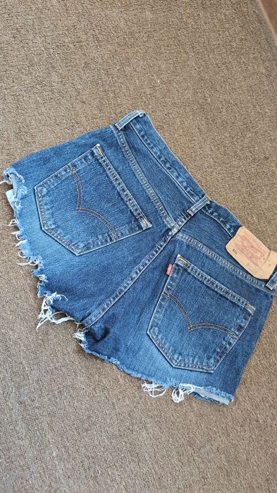 Зимова куртка,Шорти LEVIS original