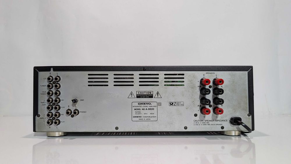 Підсилювач Onkyo A-8620, має 65 Вт/канал/транзисторний/4-16 Ом/Японія