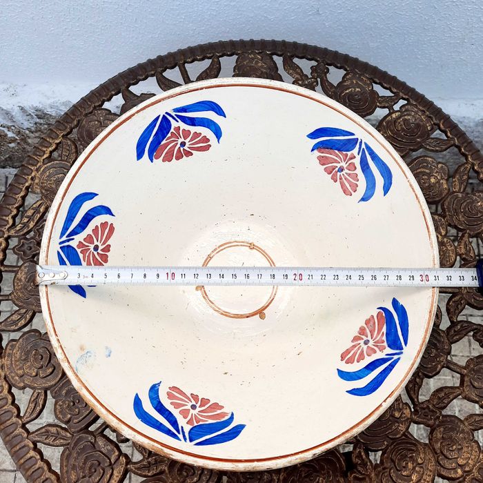 Taça em faiança portuguesa do século XIX.  Esmalte e policromada.