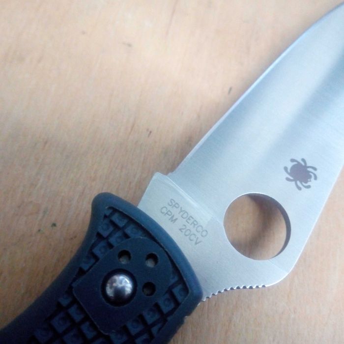 Кухонный нож Spyderco