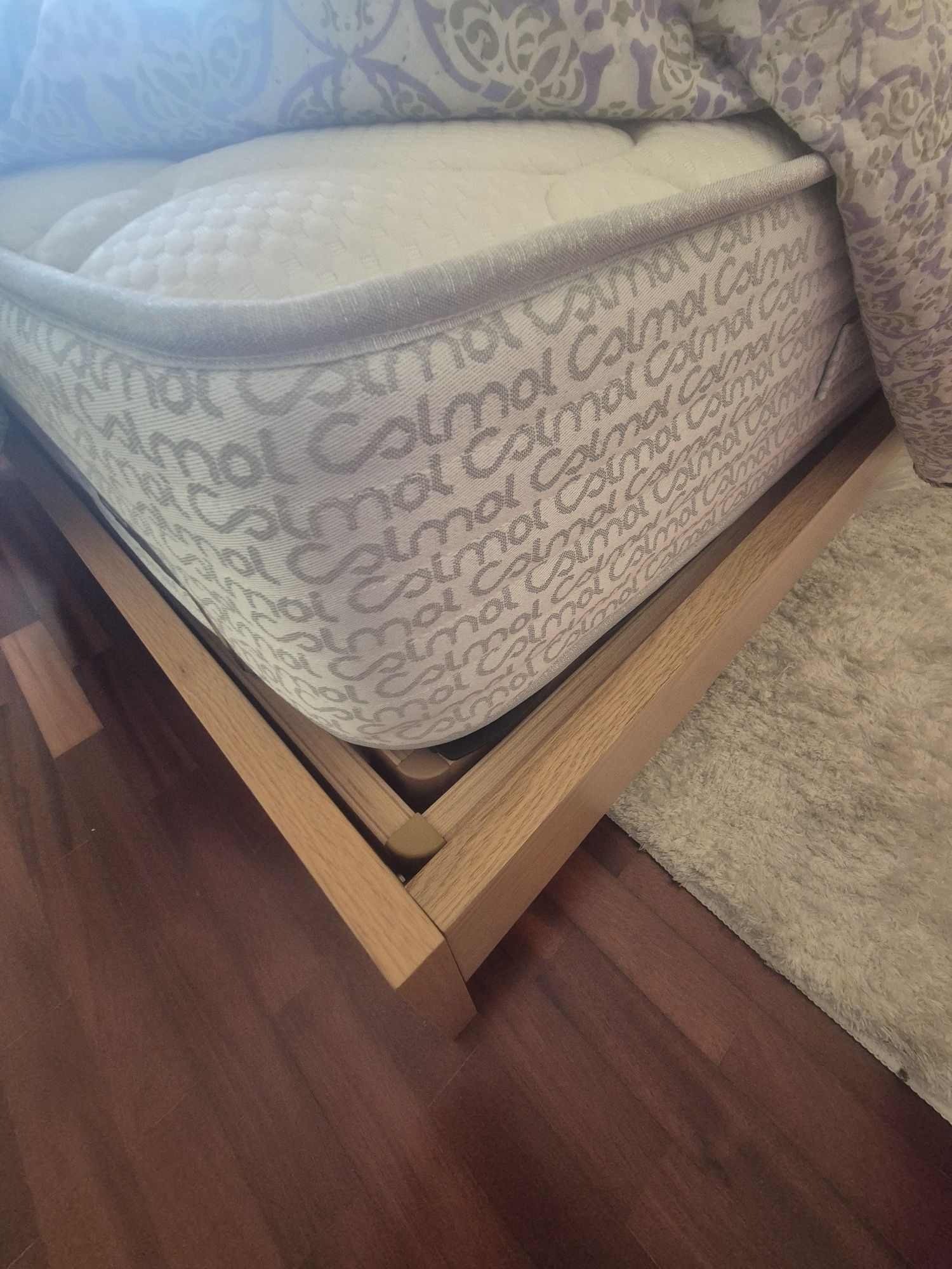 Cama de casal com estrado eletrico